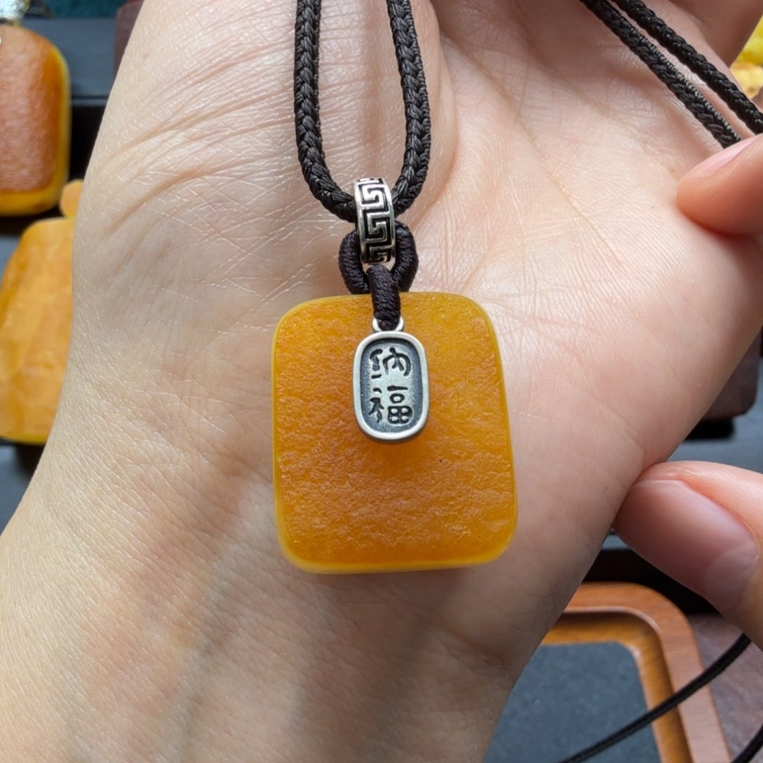 琥珀吊坠(赠链)未镶嵌