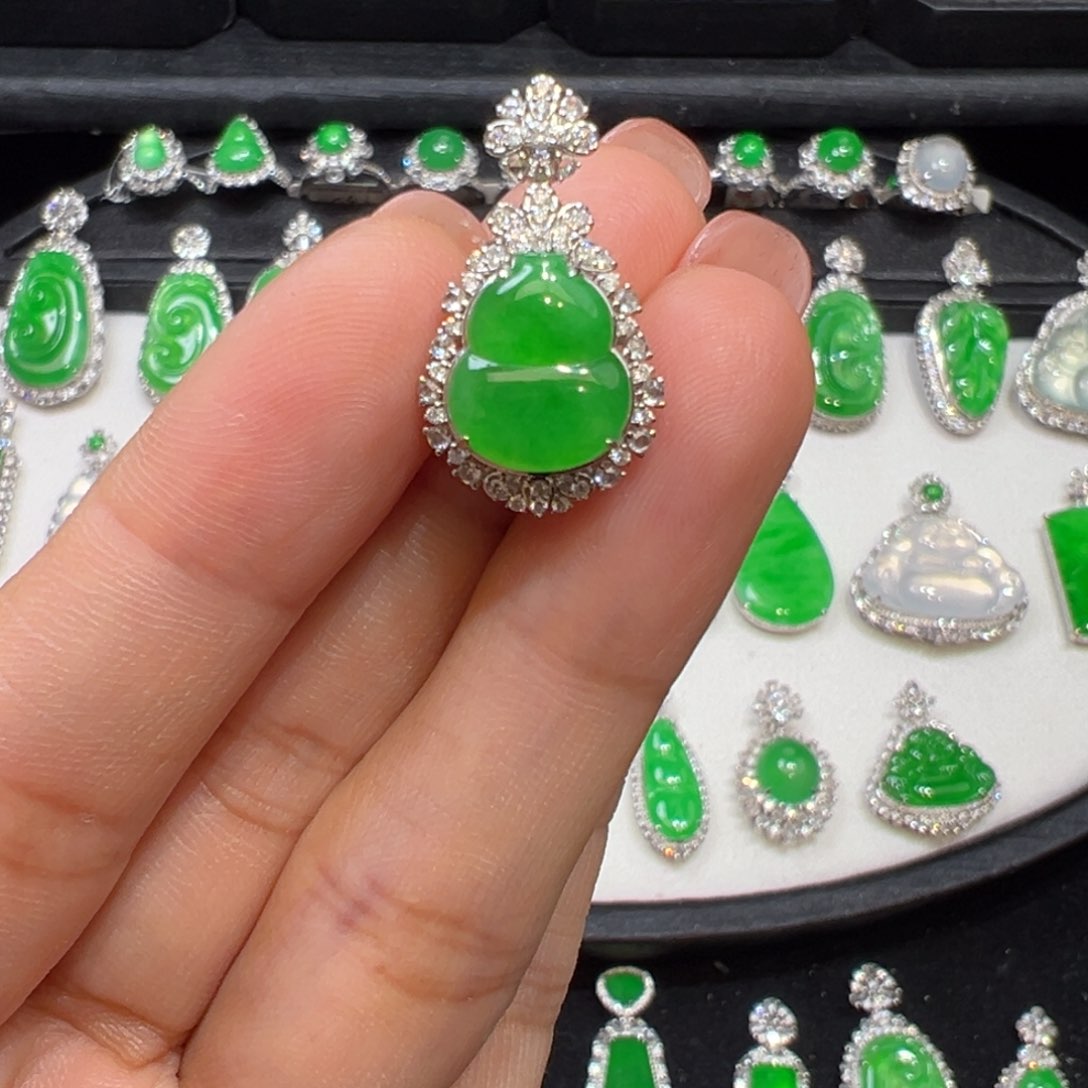 翡翠颈饰18K金镶嵌收到货48小时鉴赏期