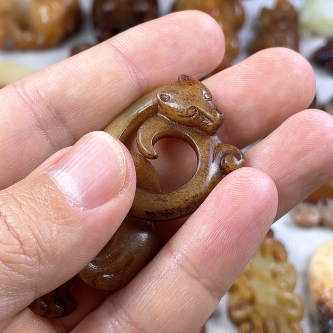和田玉颈饰未镶嵌德****姐