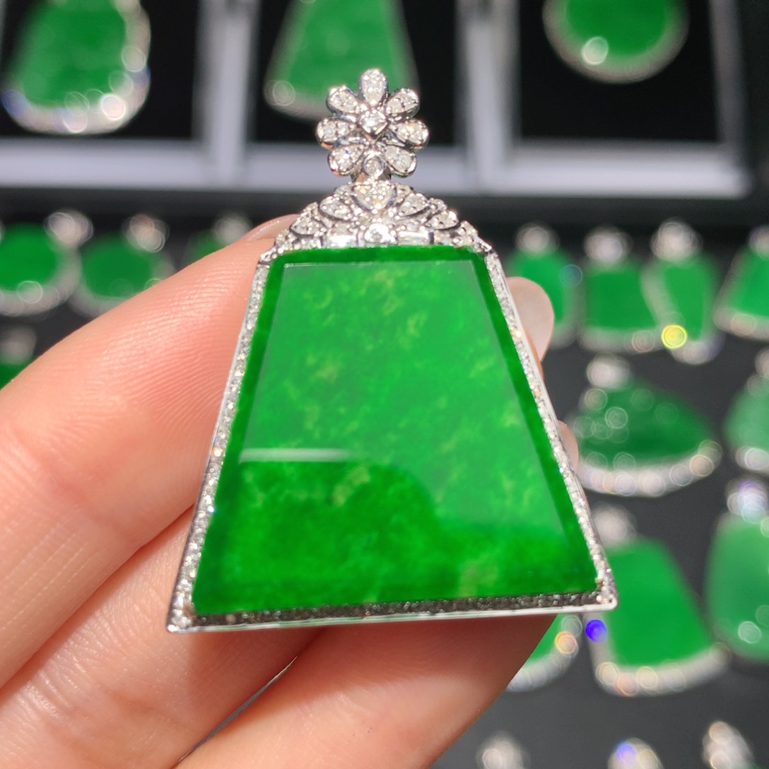 翡翠颈饰18K金镶嵌翡翠