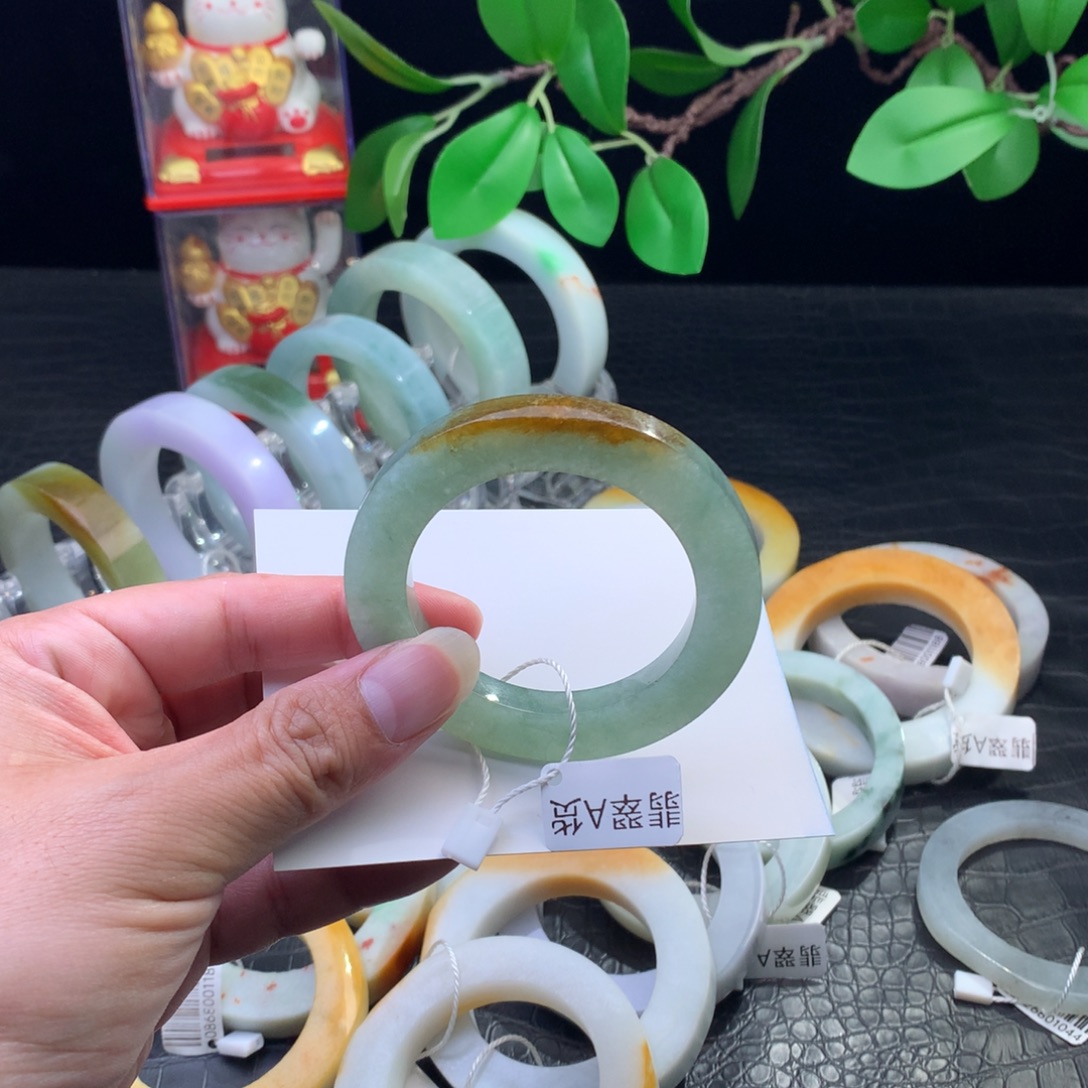 定制翡翠未镶嵌手镯