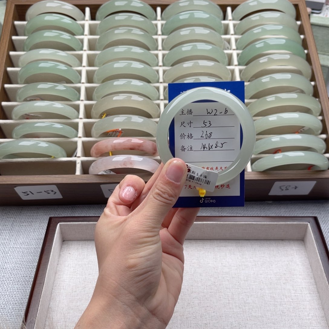 c***️东陵石未镶嵌手镯