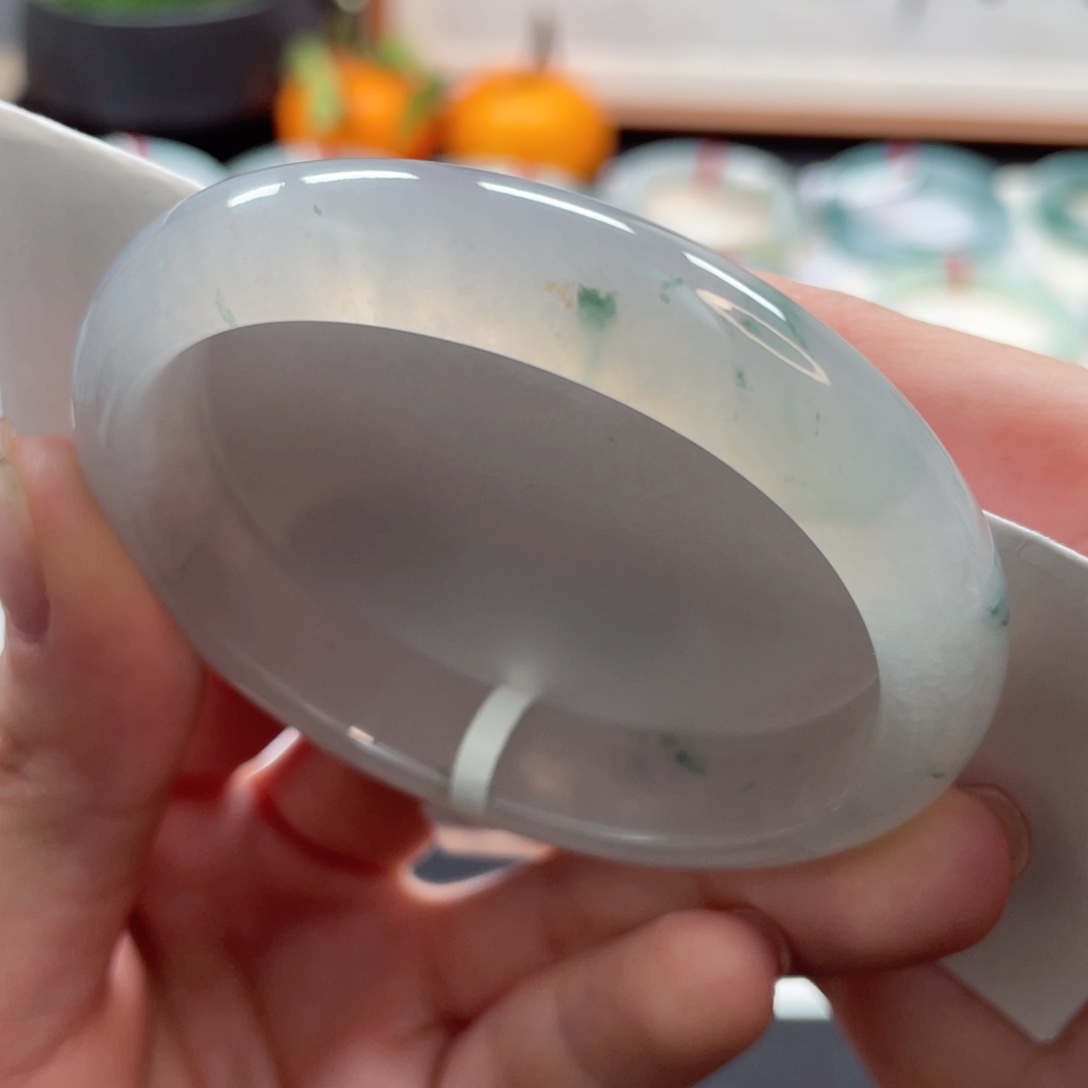 【闪购商品】翡翠手镯未镶嵌55贵妃冰透透肉飘花9号