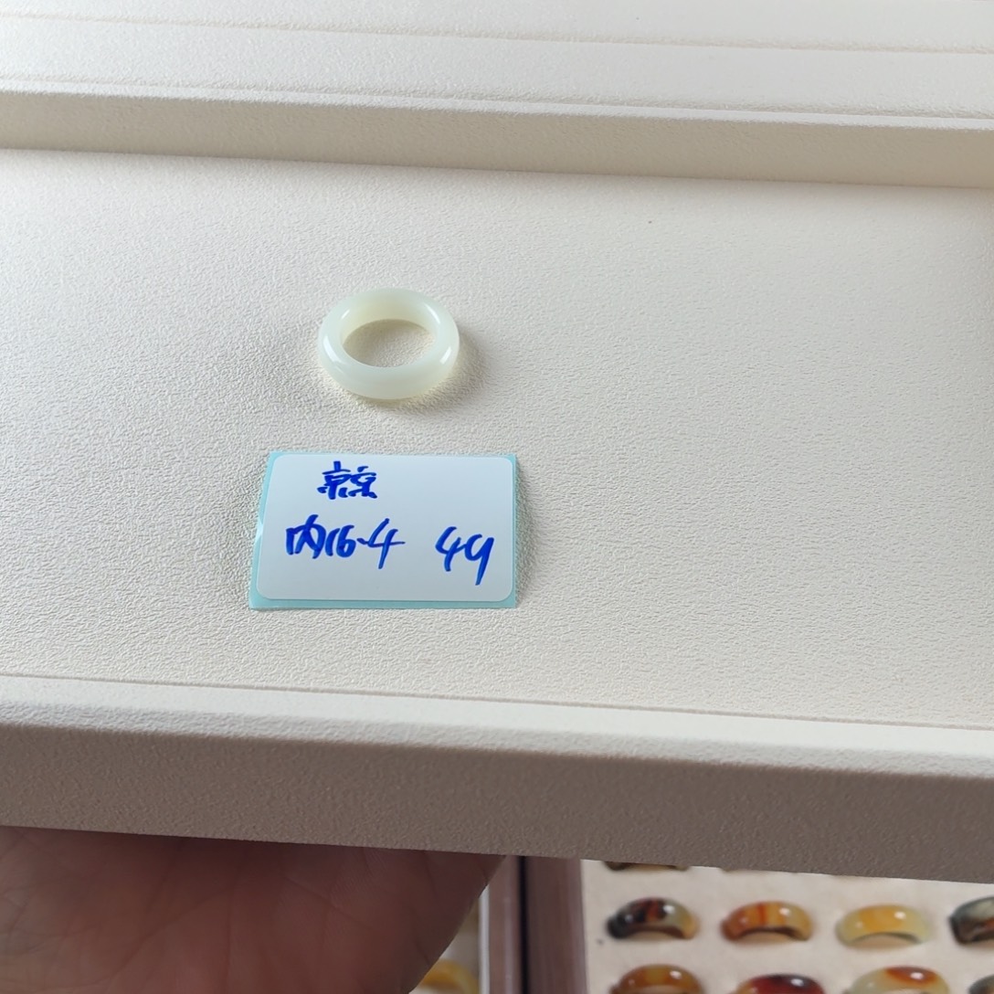 京****蛇纹石玉未镶嵌戒指