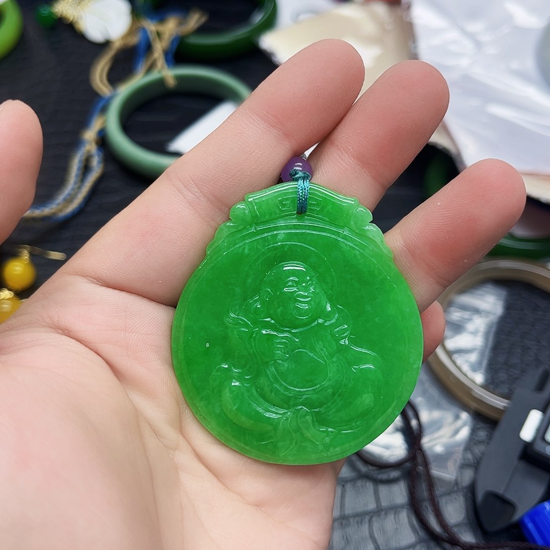 翡翠手镯未镶嵌吊坠