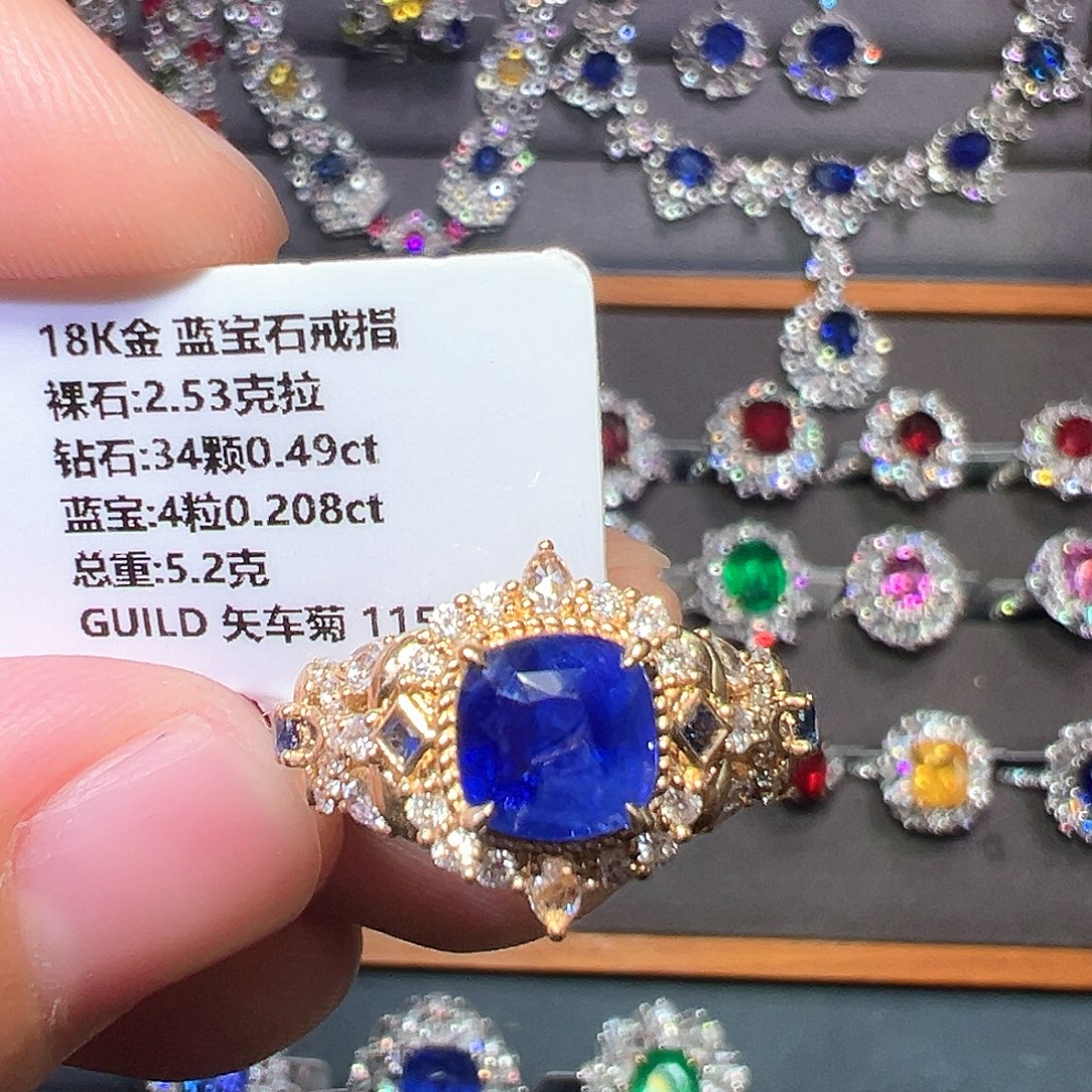 蓝宝石18K金镶嵌戒指