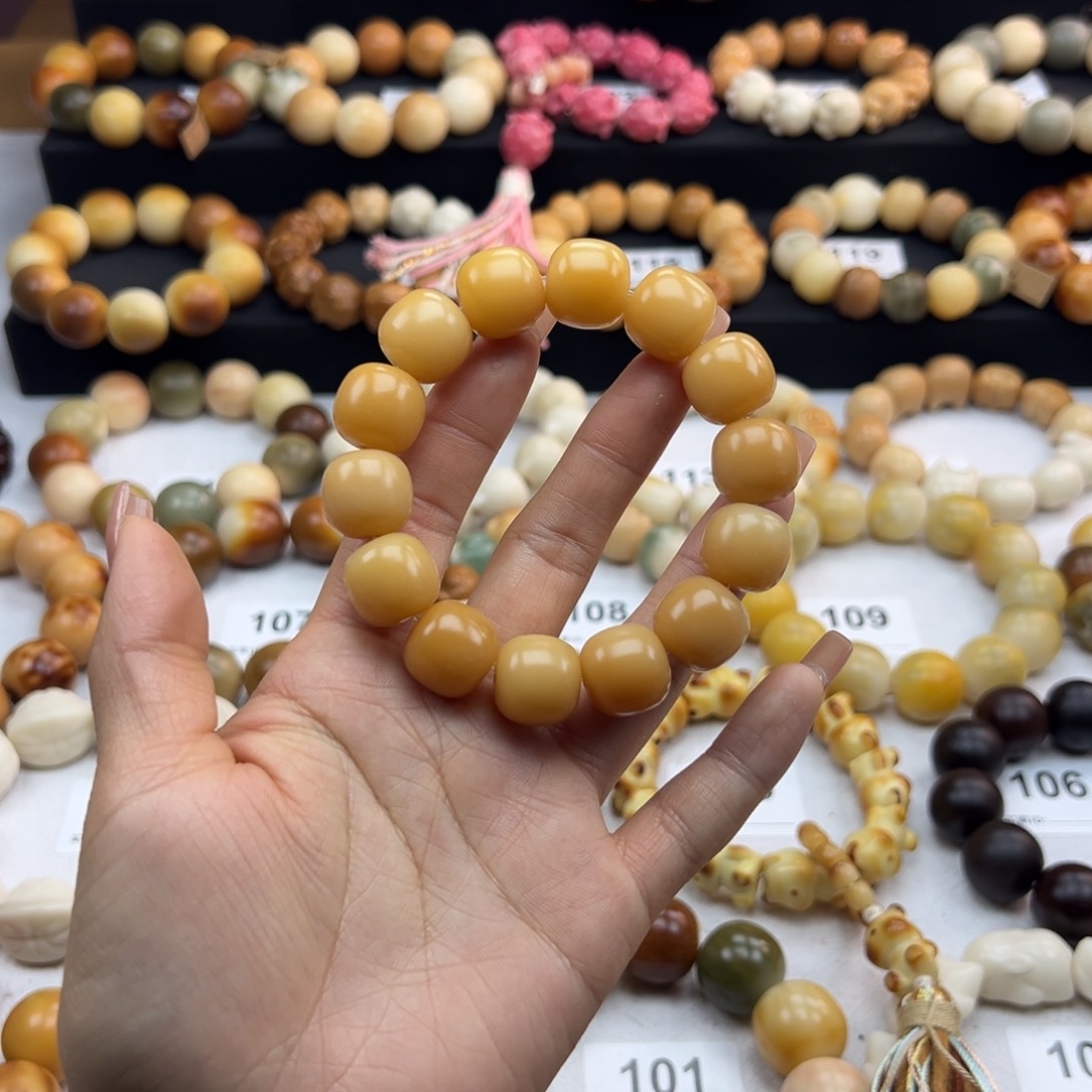 白玉菩提吊坠微瑕16