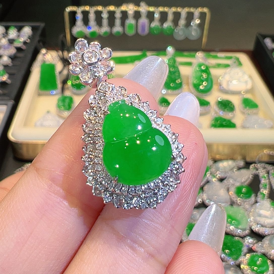 翡翠吊坠(不含链)18K金镶嵌翡翠