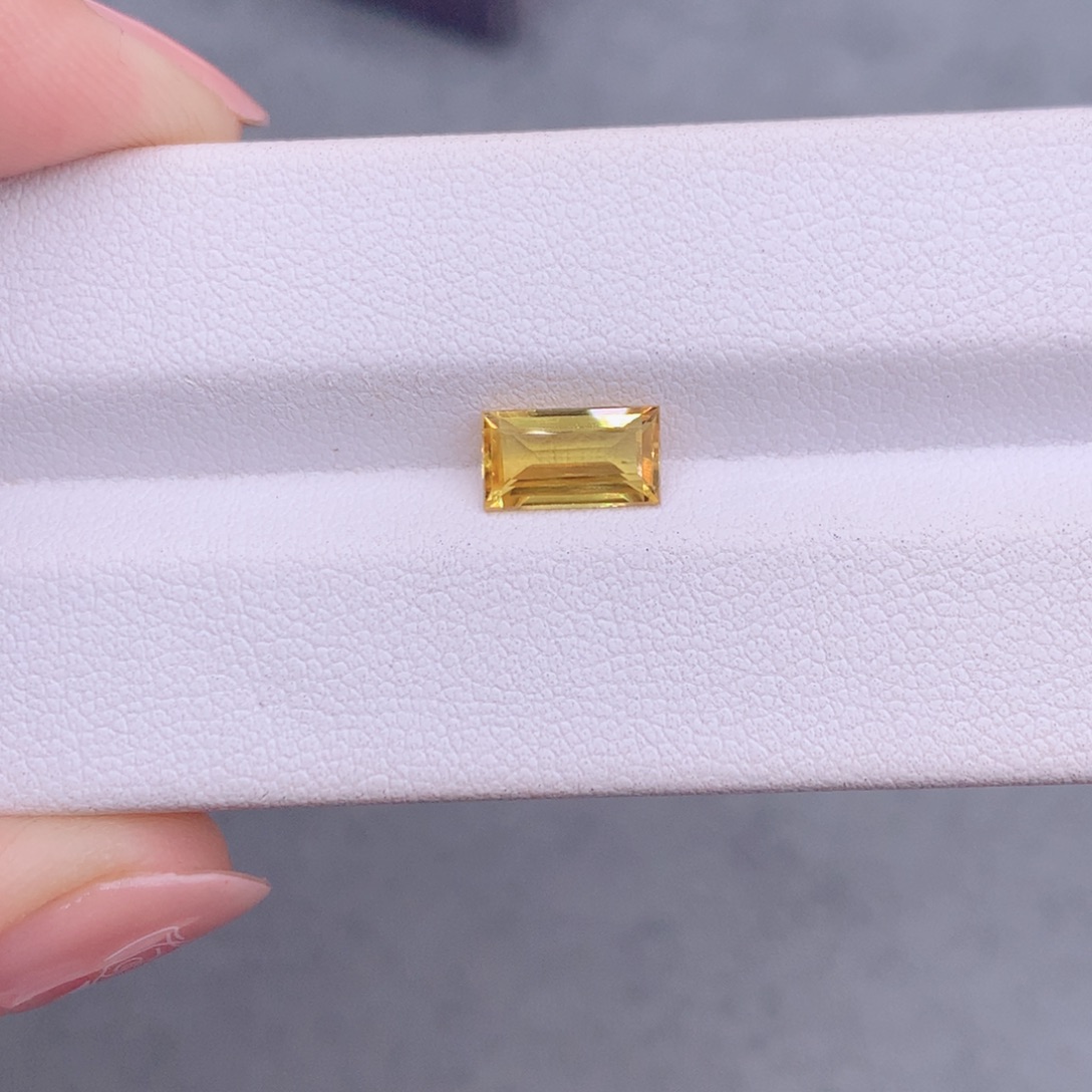 蓝宝石裸石1.6克拉黄蓝宝