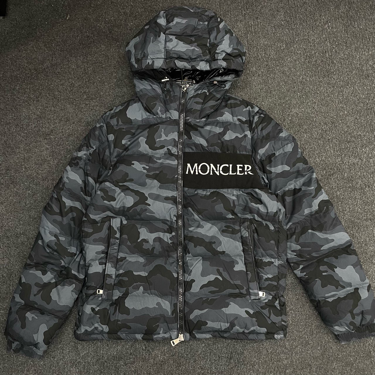 99新 MONCLER 迷彩织带串标连帽羽绒服/尺码3
