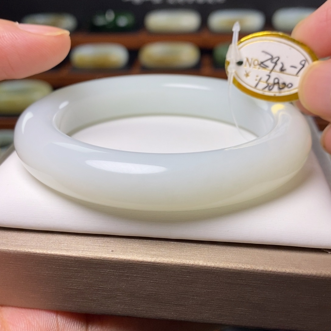 和田玉（白玉）未镶嵌手镯