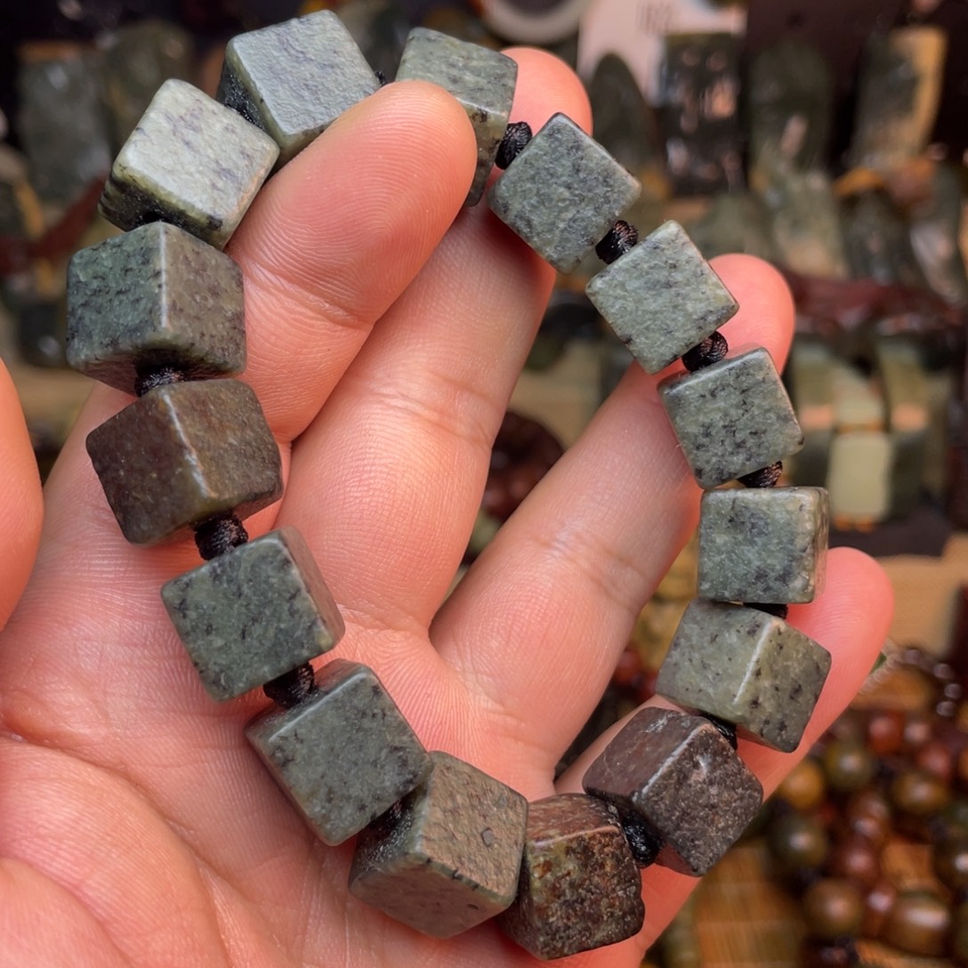 岫岩河磨玉（透闪石质玉）未镶嵌颈饰卡13福利款