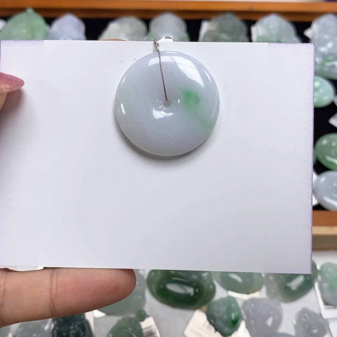 翡翠颈饰未镶嵌平安扣