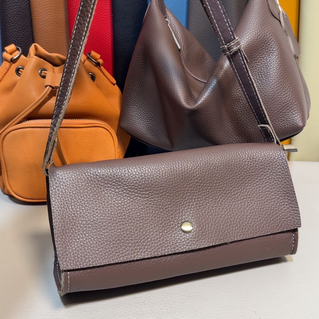 头层牛皮咖啡色法棍包