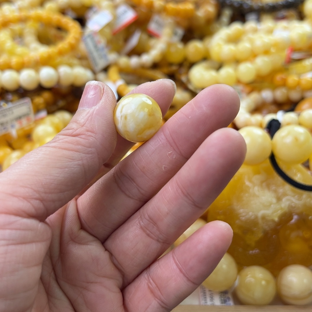 琥珀珠宝奇石未镶嵌
