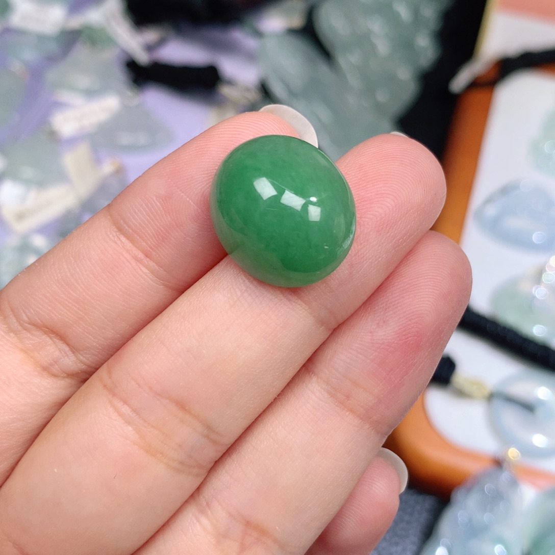 颈饰未镶嵌翡翠蛋面