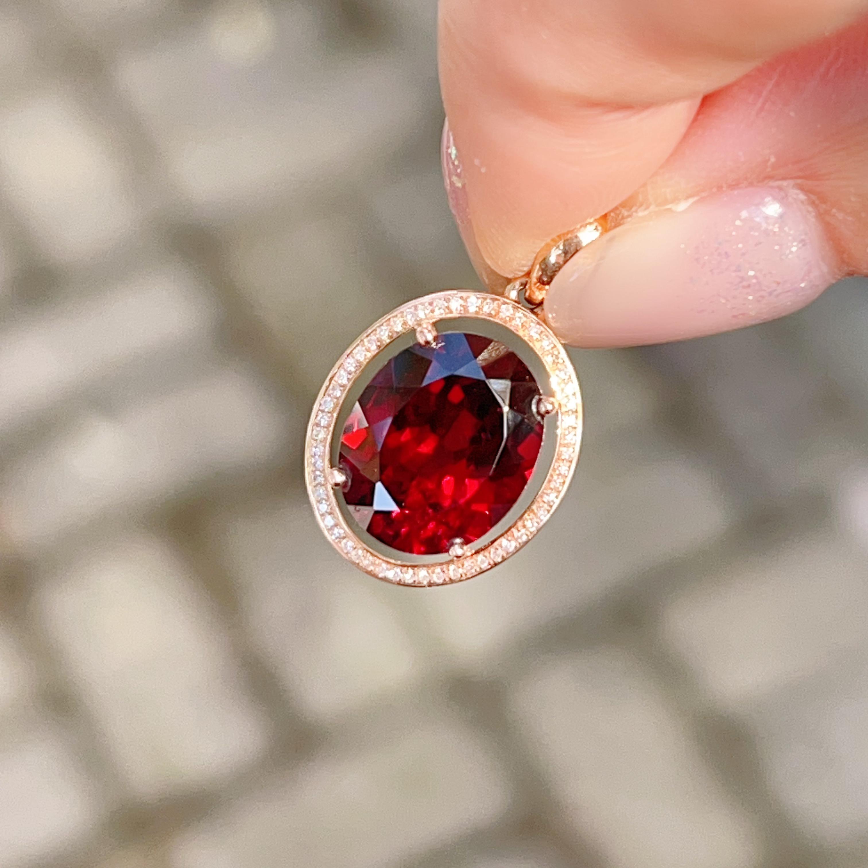 6.78ct 18k金镶嵌石榴石吊坠 2600
