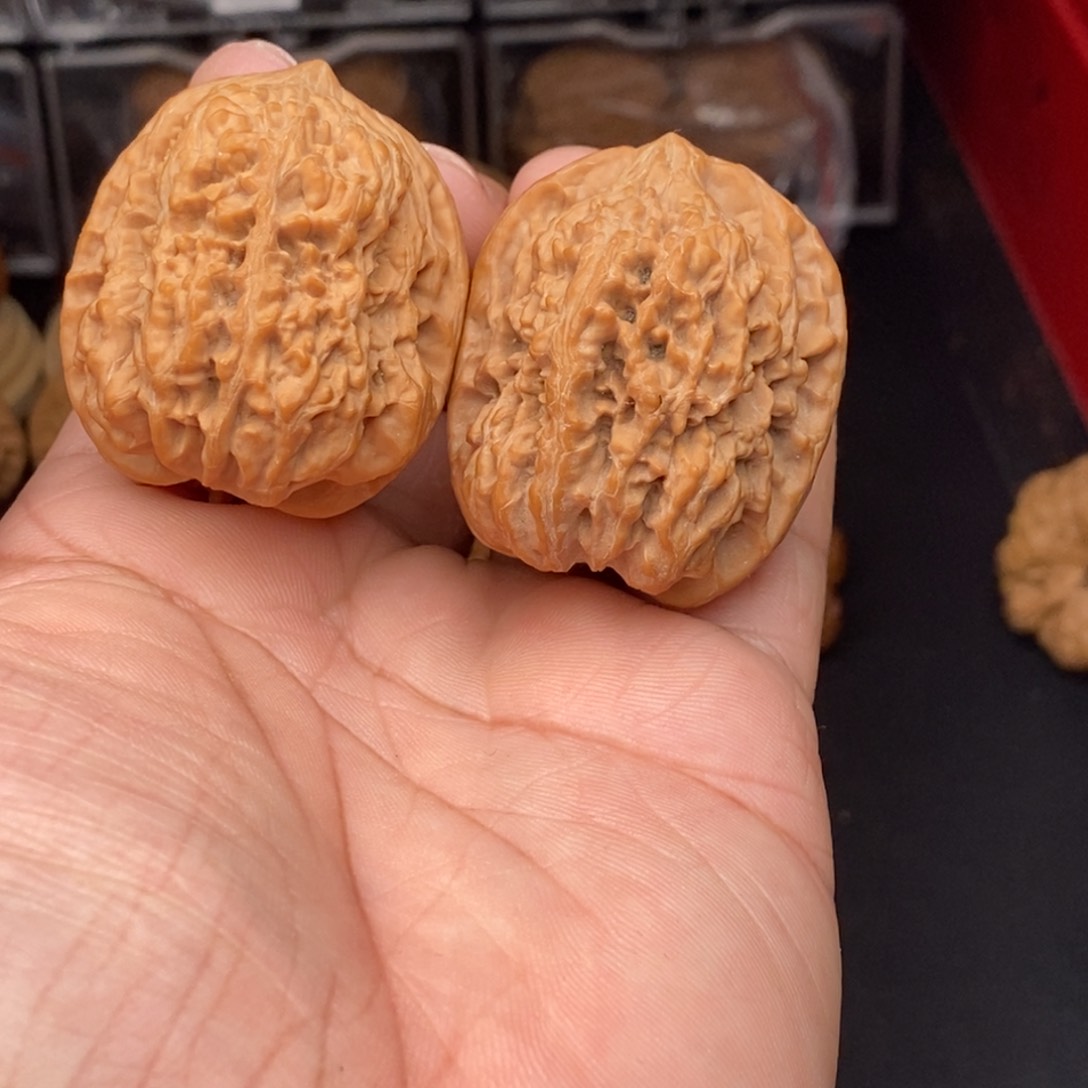 核桃把件西北将军36左右