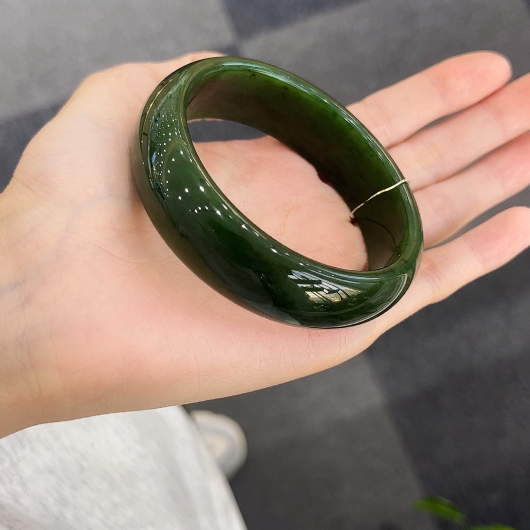 和田玉（碧玉）未镶嵌手镯