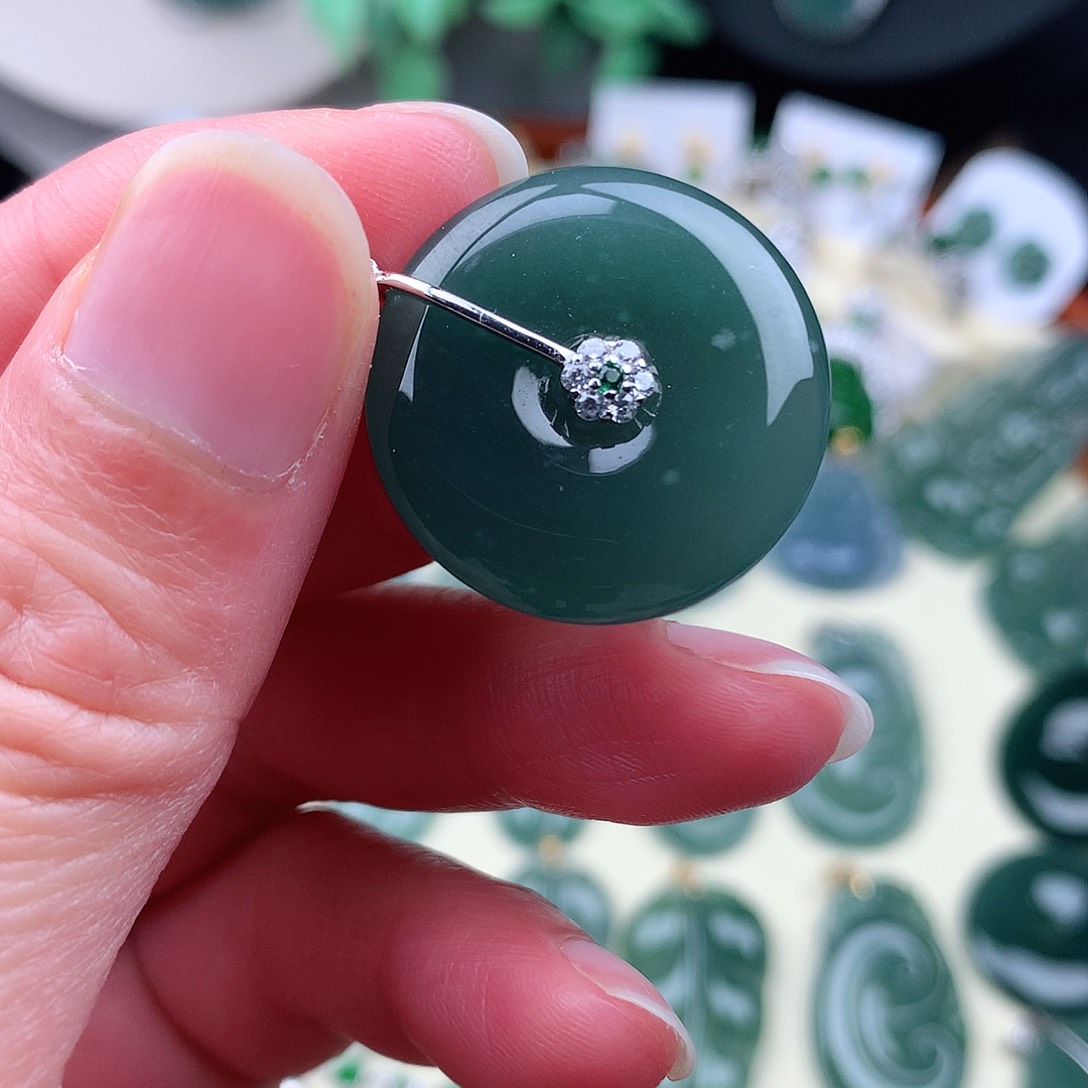 翡翠颈饰银S925镶嵌吊坠