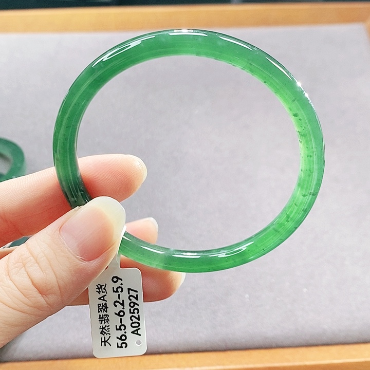 翡翠未镶嵌手镯（圆镯）