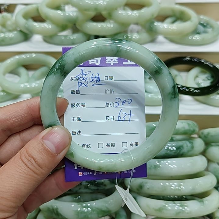 透闪石-蛇纹石玉手镯未镶嵌霞*