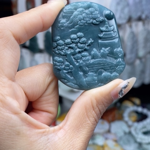 翡翠颈饰未镶嵌翡翠