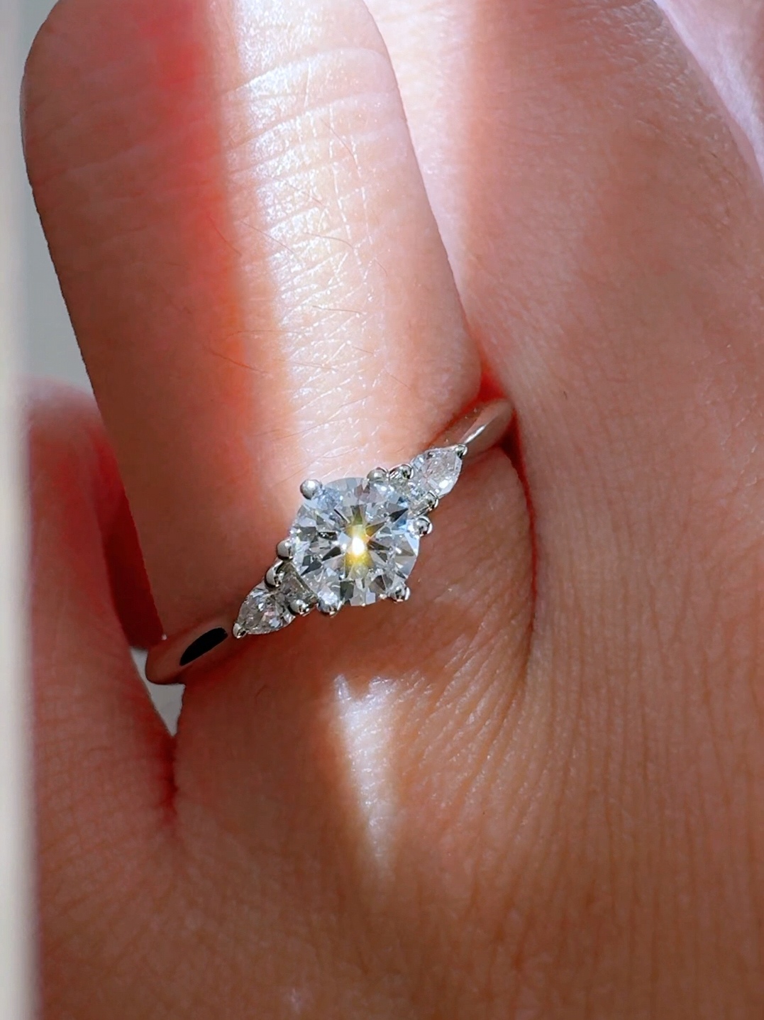 主石GIA证书0.40克拉H VS2圆形钻石戒指