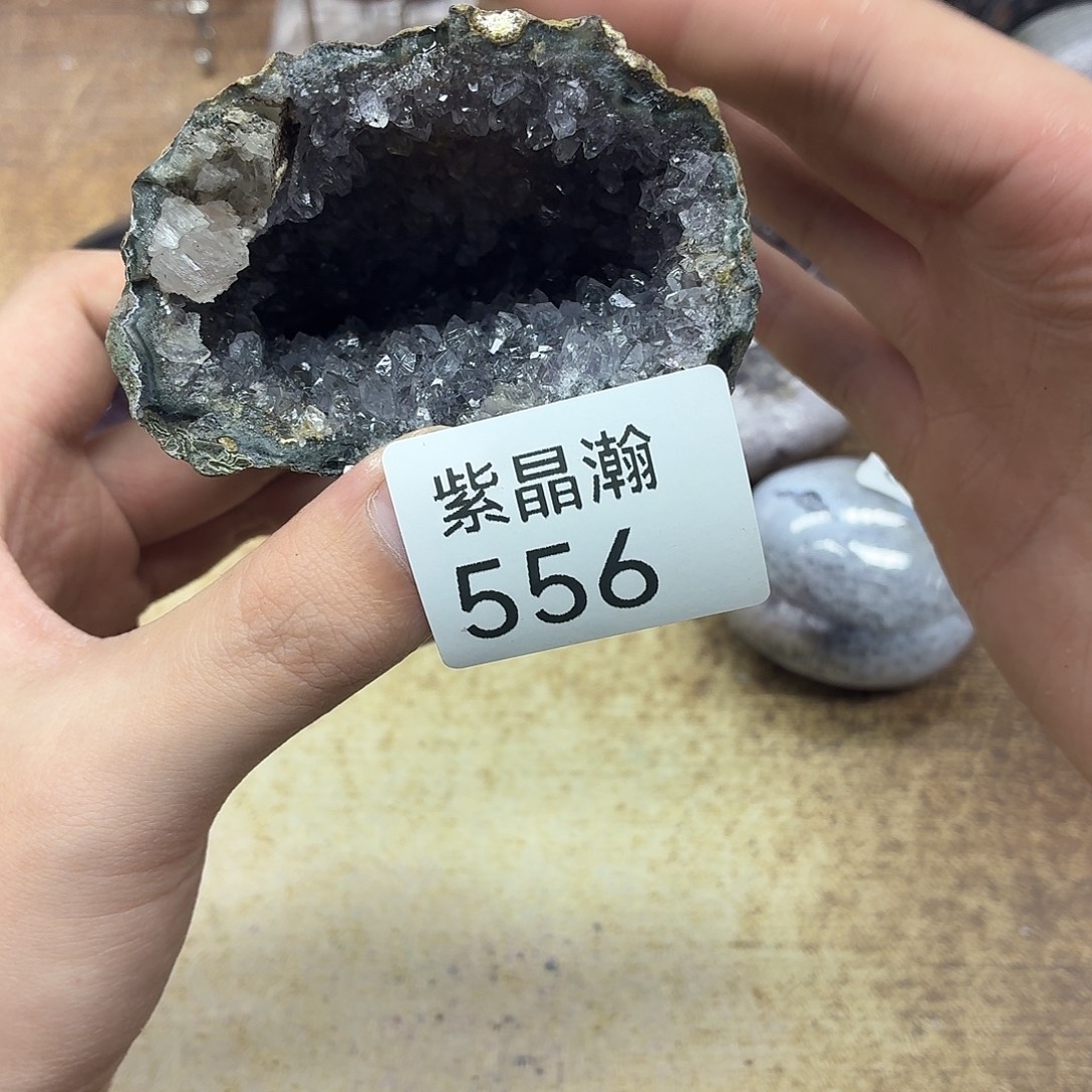 未镶嵌水晶大型摆件（非配饰）