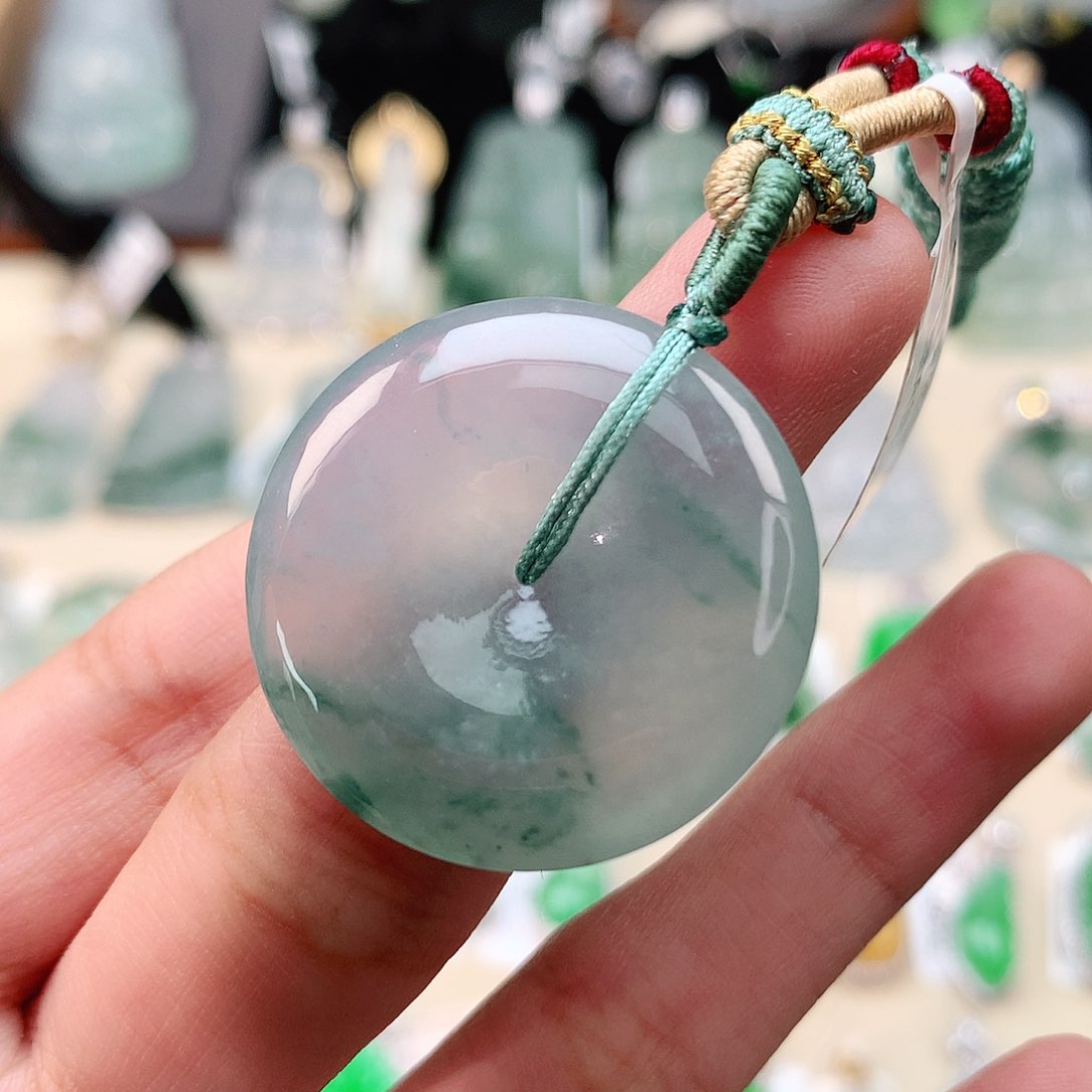 翡翠未镶嵌颈饰平安扣