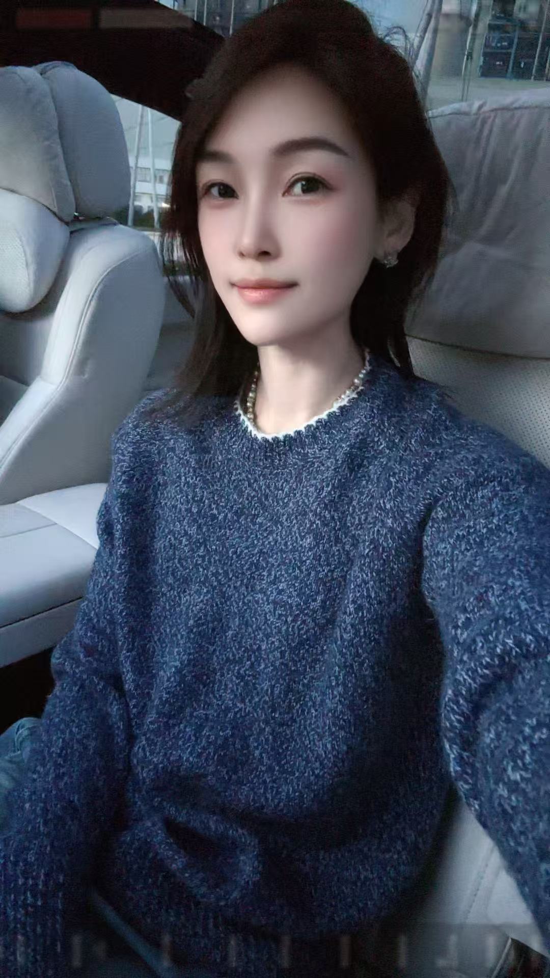 035秋季新款领口针织设计感掺色宽松套头毛衣