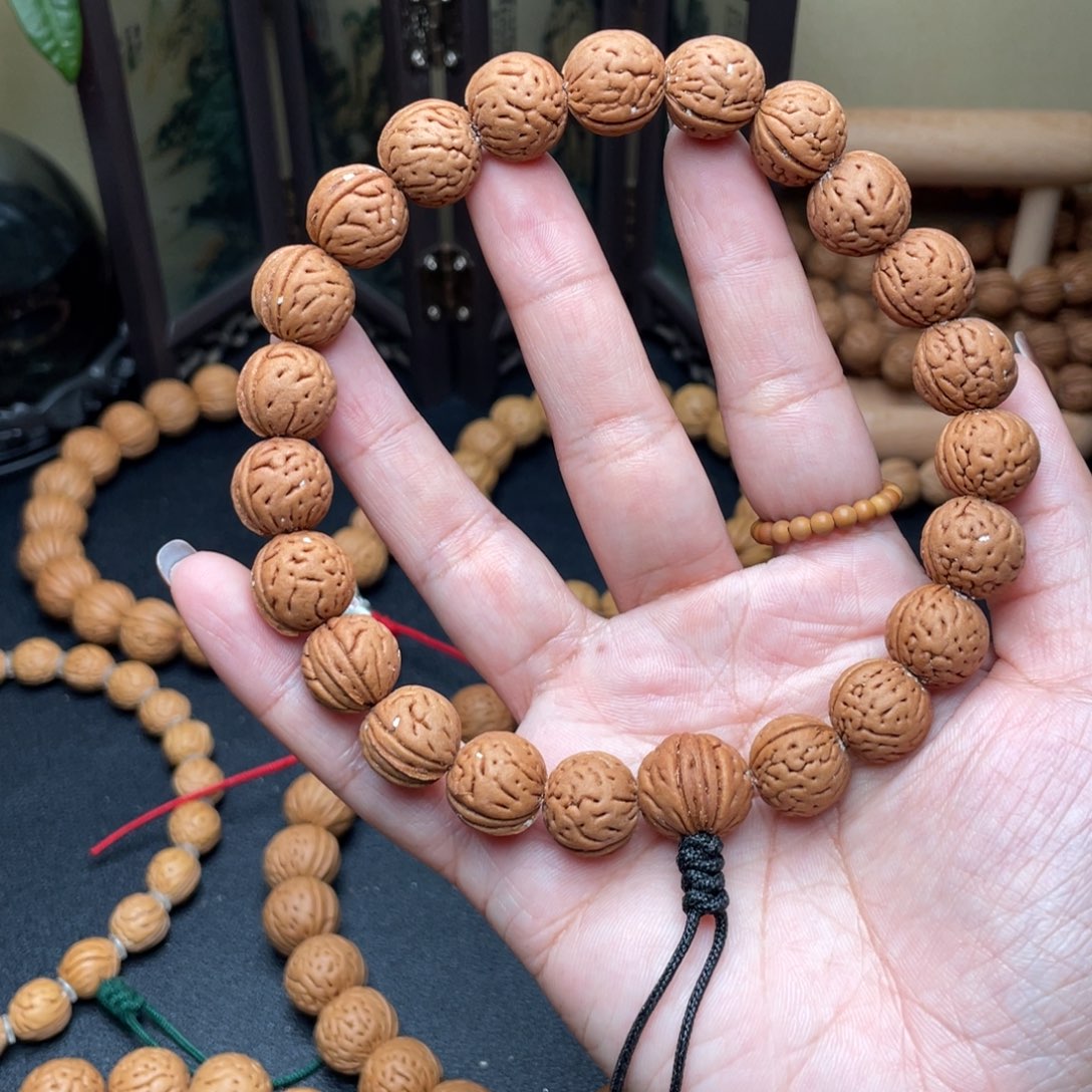 @***己13野生红皮肌肉桃核手持