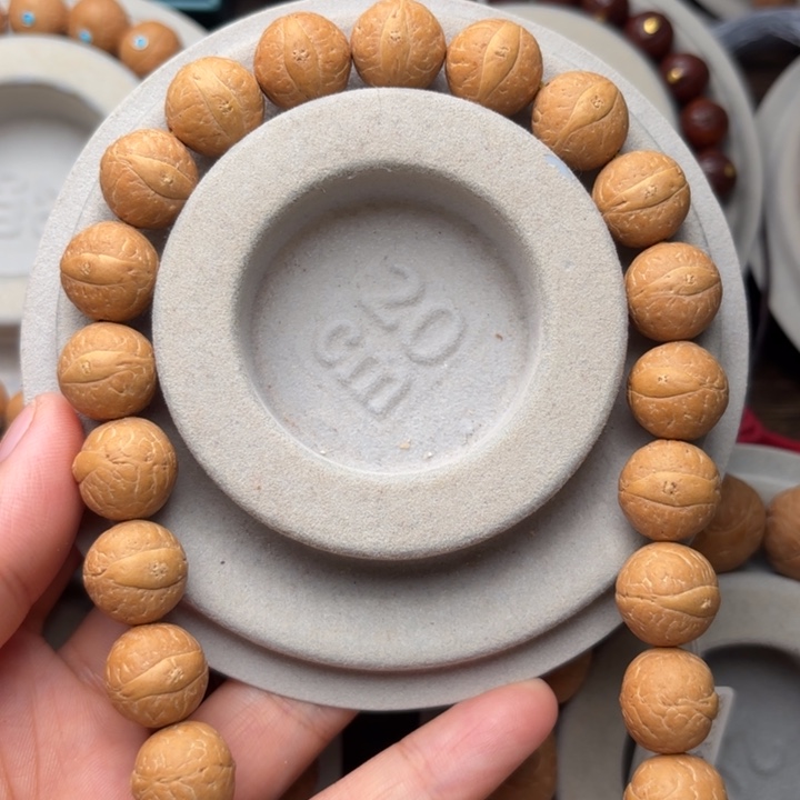 凤眼菩提吊坠13.5m m手持