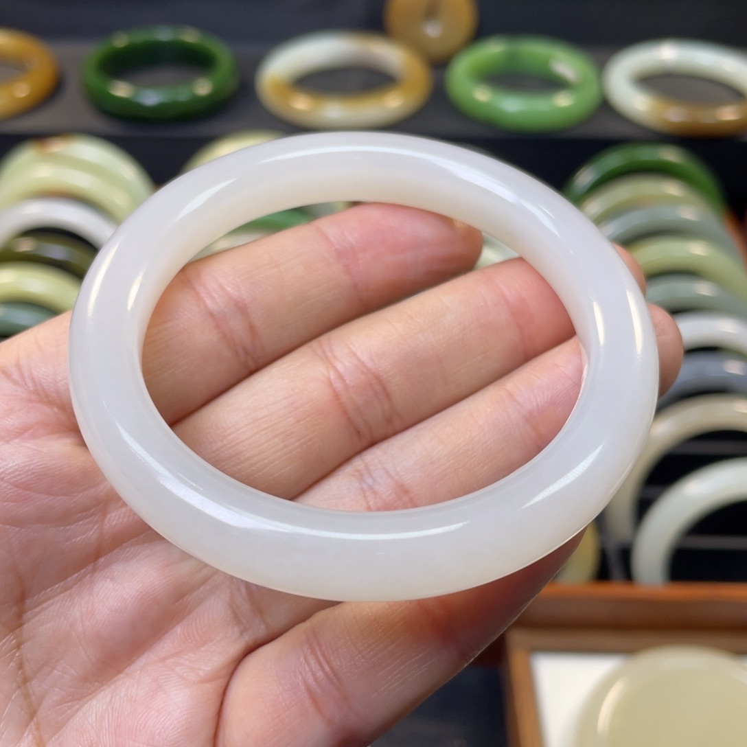 和田玉手镯未镶嵌56 57