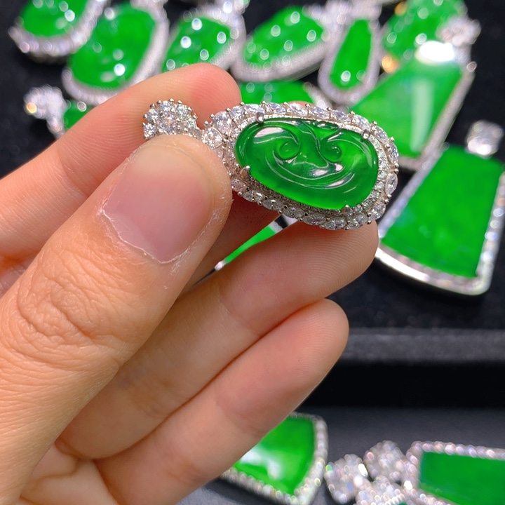 翡翠颈饰银S925镶嵌一个