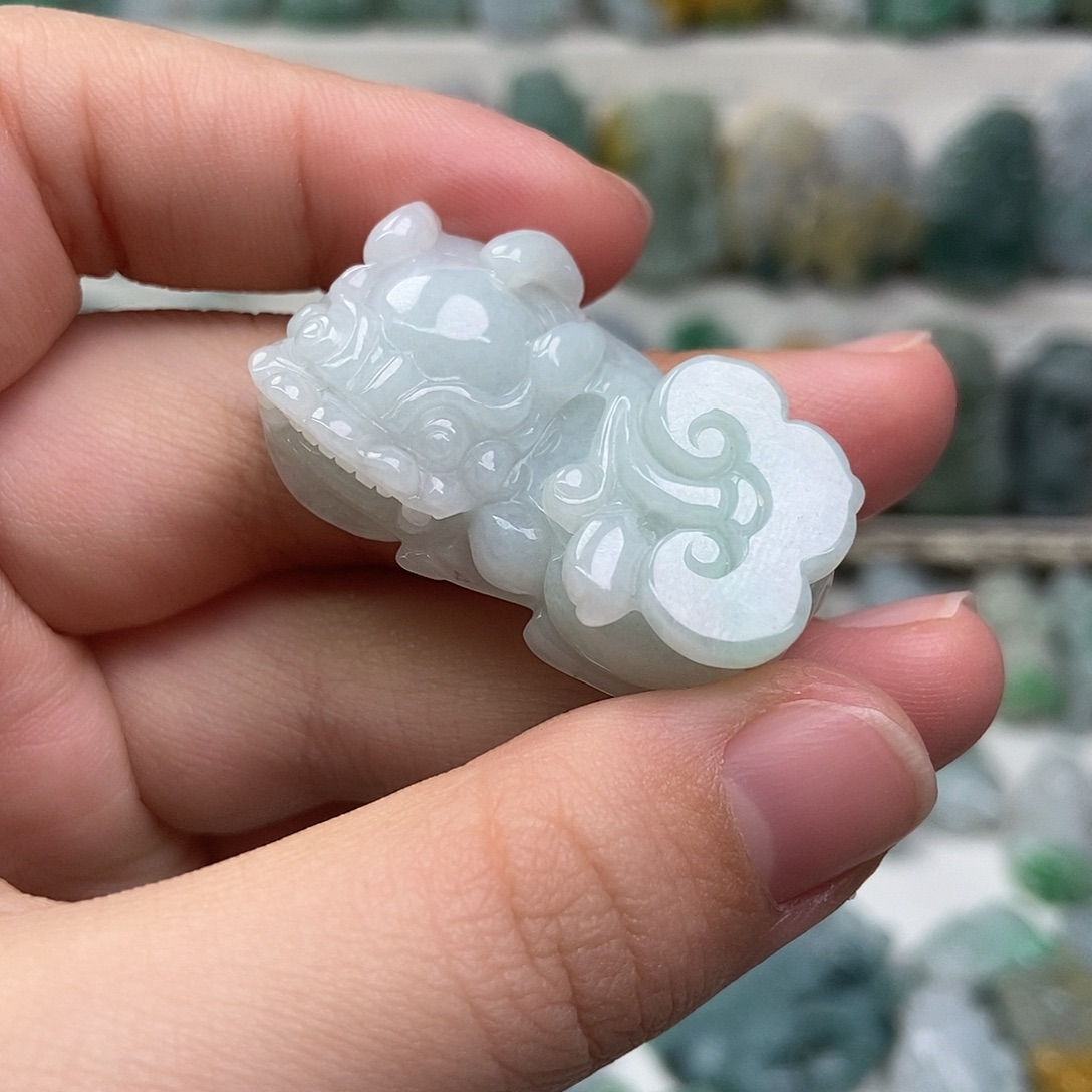 翡翠未镶嵌吊坠(赠链)