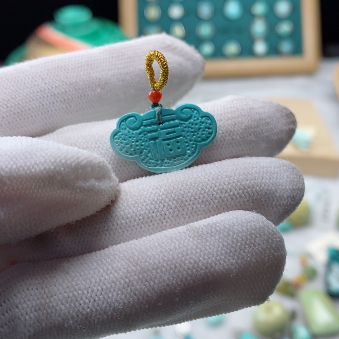 绿松石颈饰未镶嵌