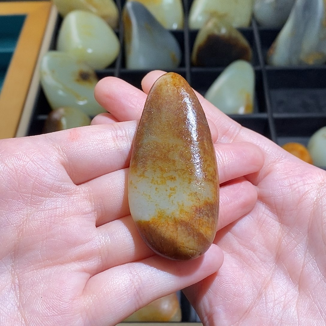 和田玉未镶嵌颈饰压****头