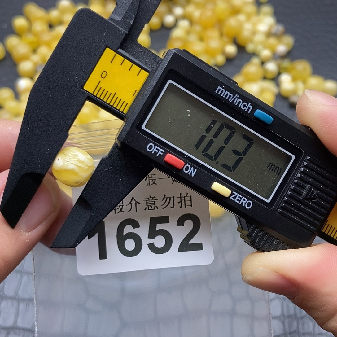 蜜蜡未镶嵌珠宝奇石1652