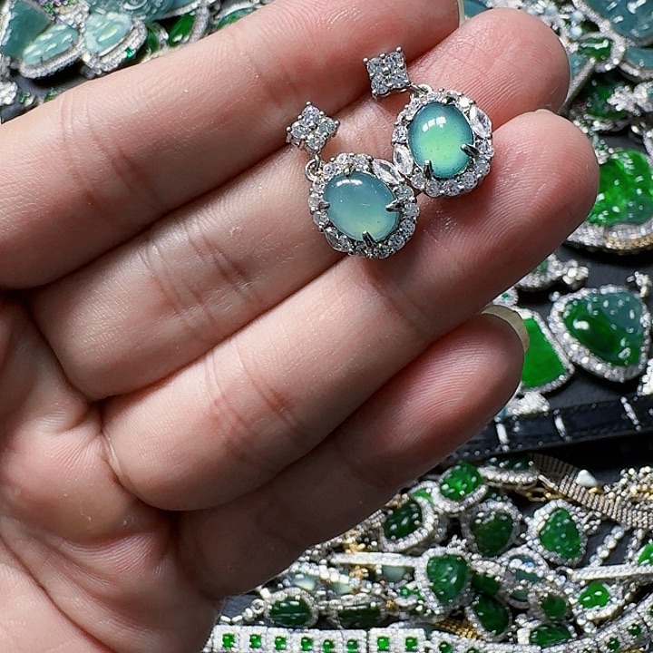 翡翠颈饰未镶嵌天然A货翡翠放漏