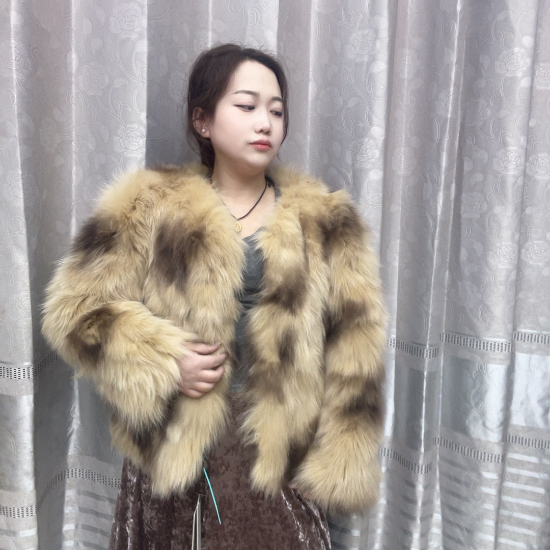 新年战袍维多利亚轻奢狐小狸毛毛2025新款秋冬女高级感小个子流行
