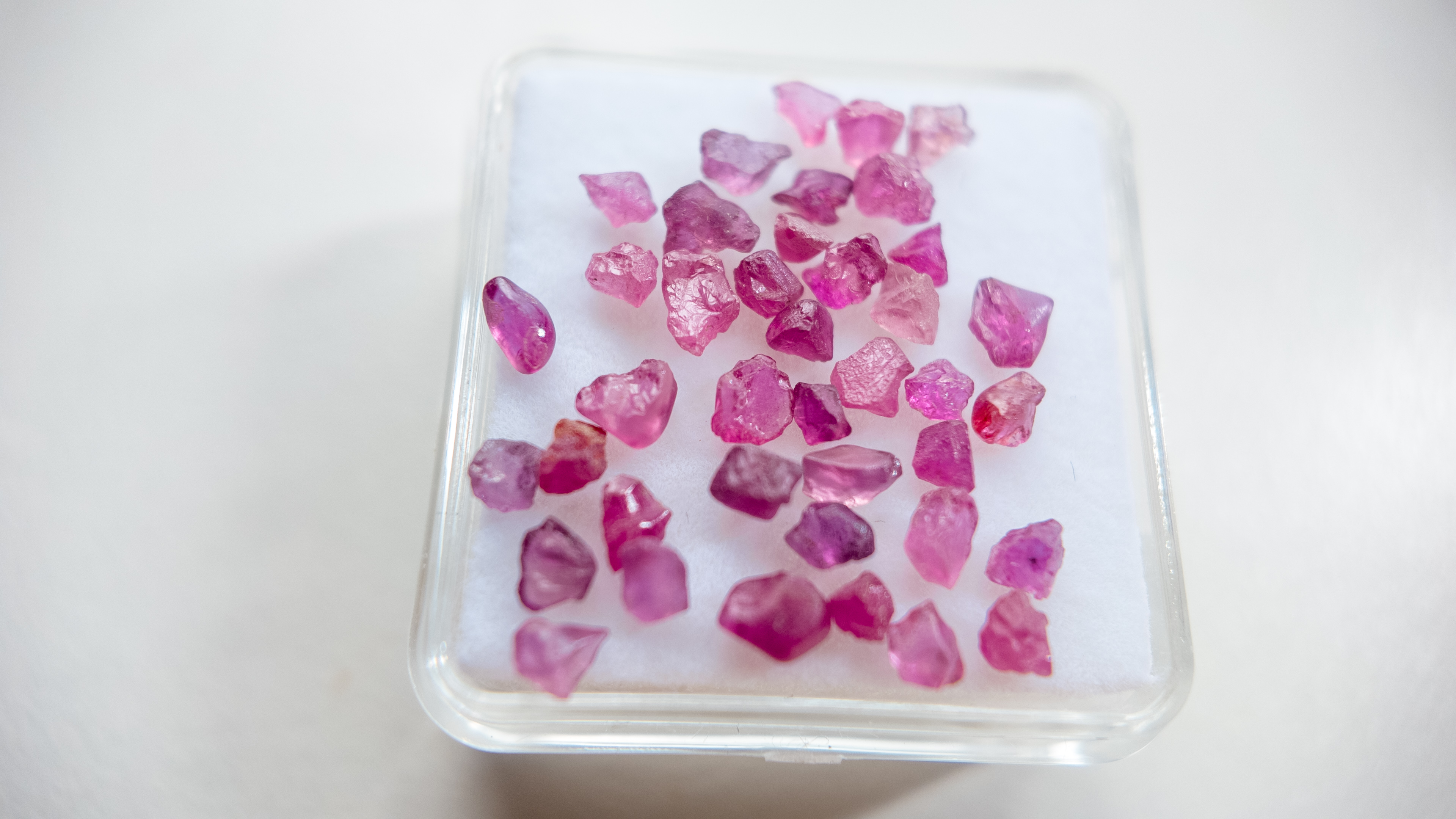 无烧红宝石原矿石