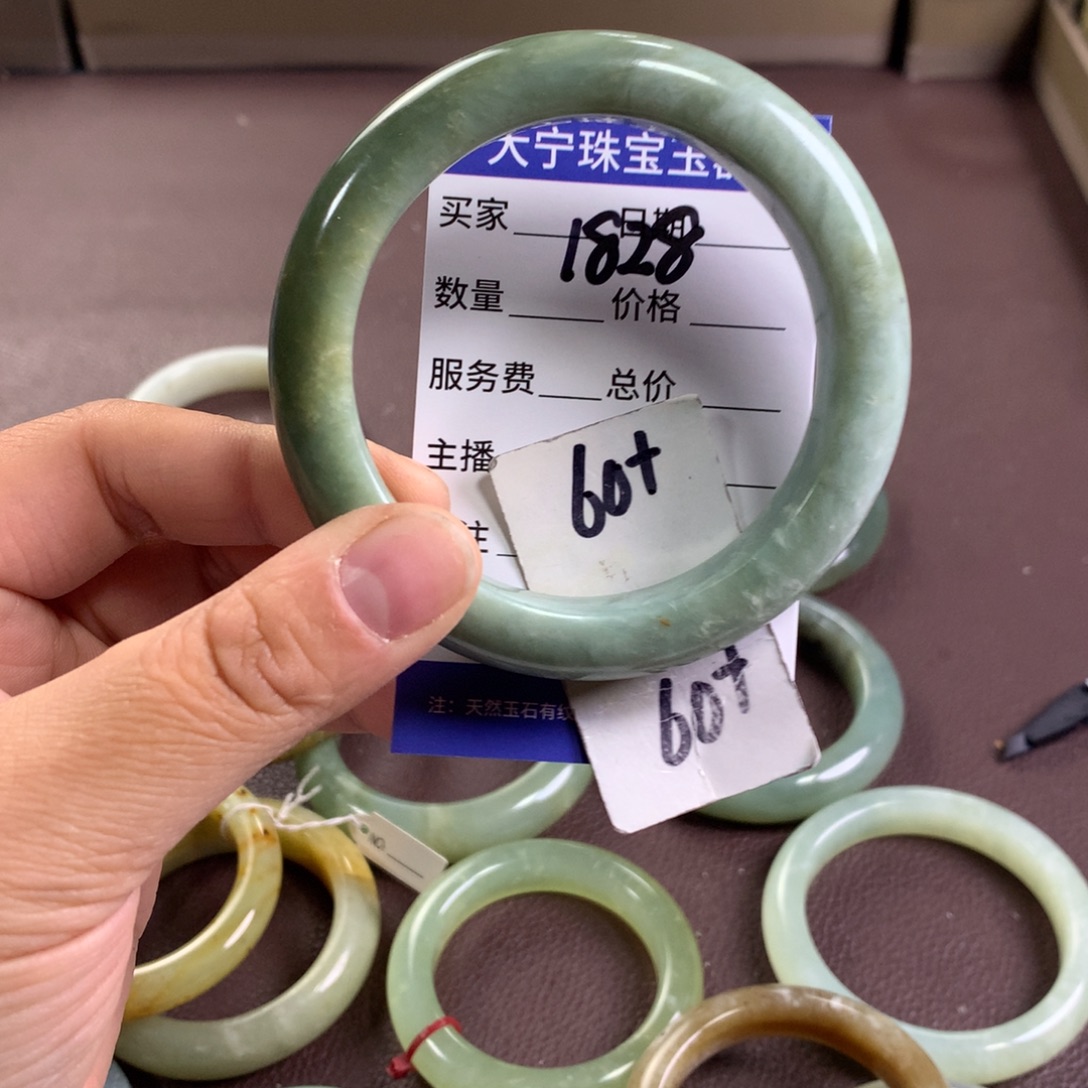 蛇纹石玉未镶嵌手镯1828