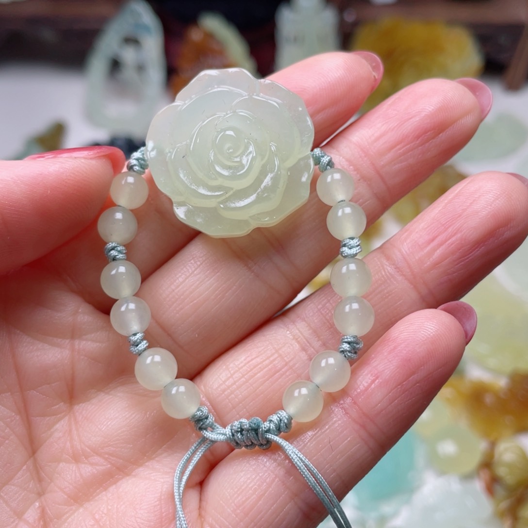 蛇纹石玉颈饰未镶嵌