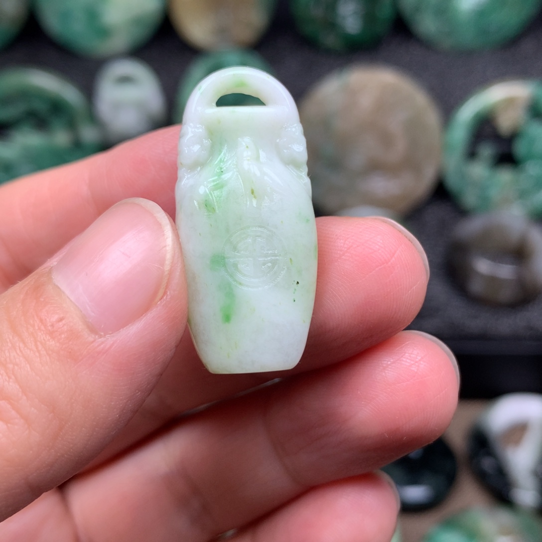 独山玉未镶嵌颈饰