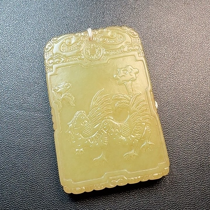 小***年和田玉未镶嵌颈饰