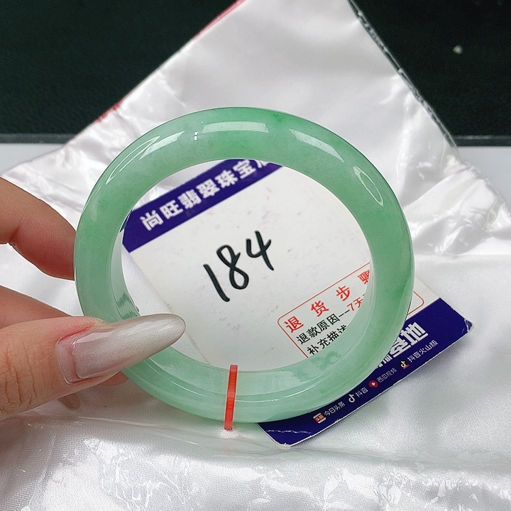 翡翠手镯未镶嵌翡翠12