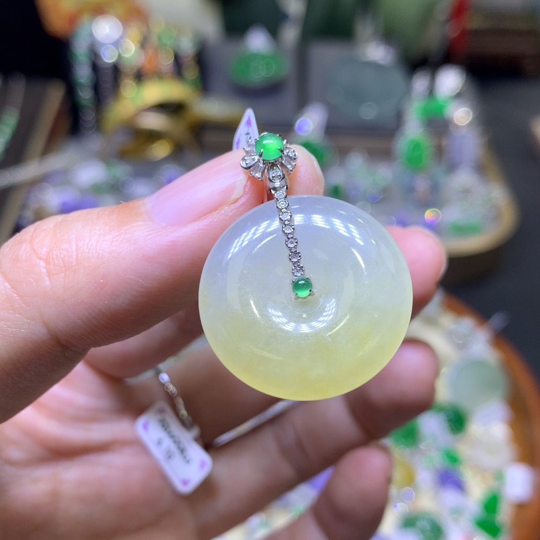 翡翠18K金镶嵌颈饰翡翠吊坠项链