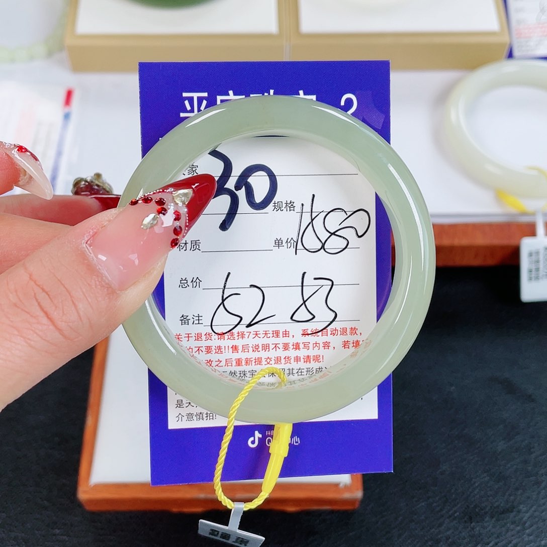 和田玉手镯未镶嵌