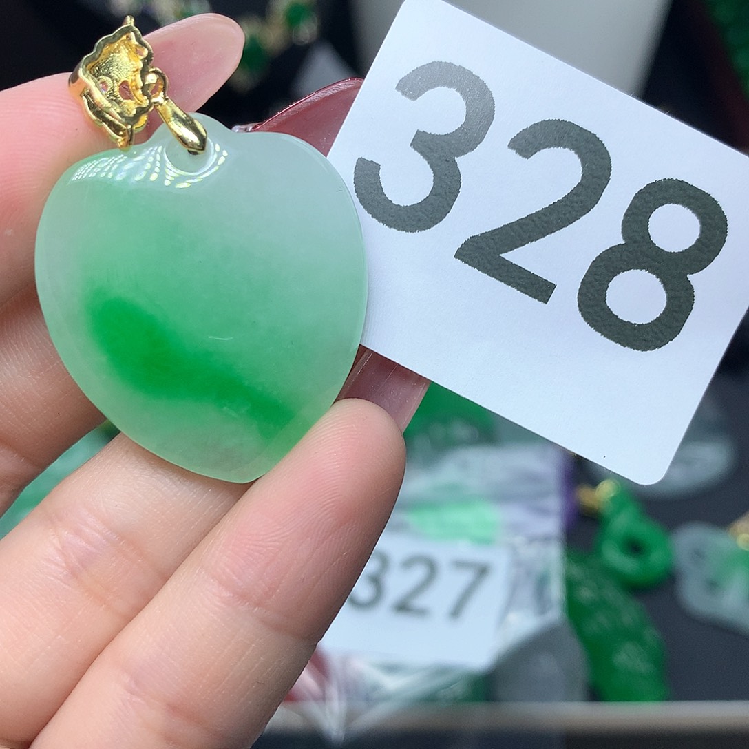 翡翠颈饰未镶嵌翡翠